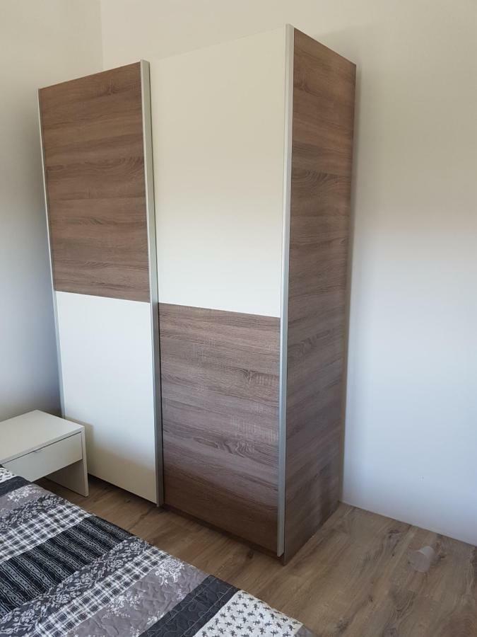 Nora Stinjan Appartamento Pola